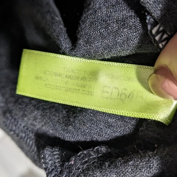 Icebreaker | Women's harmony merino wool henley in grey - Picture 8 of 10